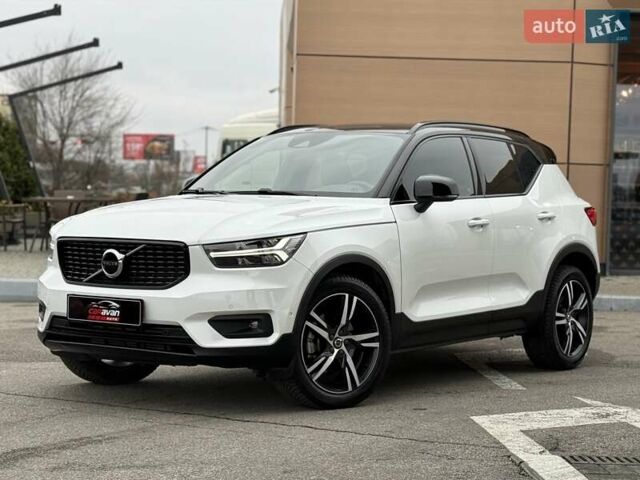 Білий Вольво XC40, об'ємом двигуна 1.97 л та пробігом 78 тис. км за 25800 $, фото 2 на Automoto.ua