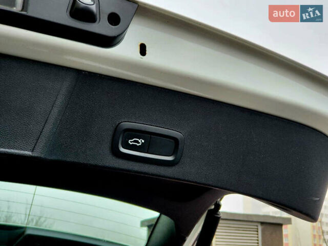 Белый Вольво XC40, объемом двигателя 1.97 л и пробегом 130 тыс. км за 24999 $, фото 17 на Automoto.ua