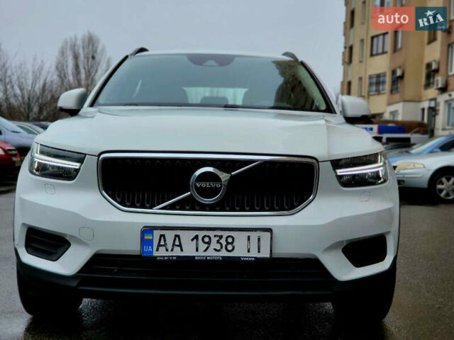 Белый Вольво XC40, объемом двигателя 1.97 л и пробегом 130 тыс. км за 24999 $, фото 2 на Automoto.ua