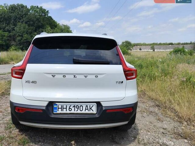 Белый Вольво XC40, объемом двигателя 1.97 л и пробегом 104 тыс. км за 24000 $, фото 17 на Automoto.ua