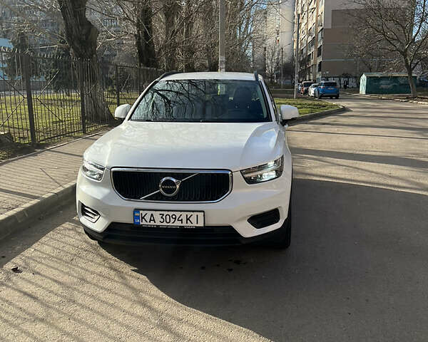 Білий Вольво XC40, об'ємом двигуна 2 л та пробігом 89 тис. км за 32500 $, фото 1 на Automoto.ua