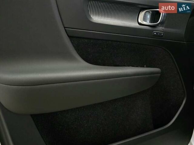 Белый Вольво XC40, объемом двигателя 1.97 л и пробегом 70 тыс. км за 20999 $, фото 8 на Automoto.ua