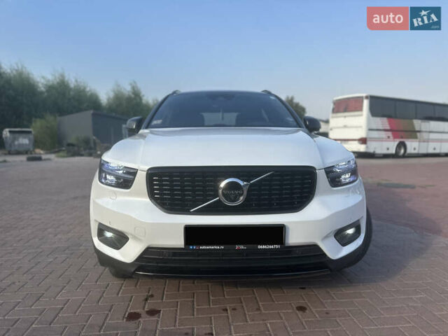 Белый Вольво XC40, объемом двигателя 1.97 л и пробегом 114 тыс. км за 25300 $, фото 2 на Automoto.ua