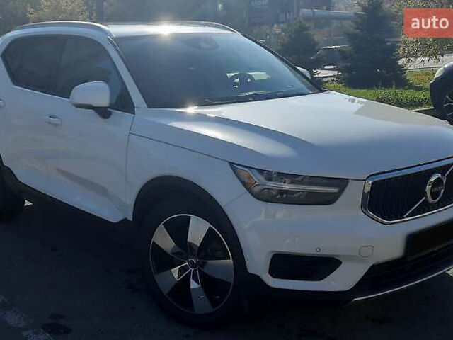 Білий Вольво XC40, об'ємом двигуна 1.97 л та пробігом 70 тис. км за 22000 $, фото 2 на Automoto.ua
