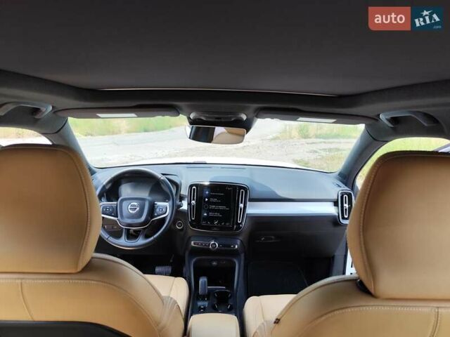 Белый Вольво XC40, объемом двигателя 1.97 л и пробегом 104 тыс. км за 24000 $, фото 8 на Automoto.ua