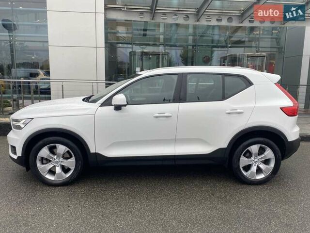 Белый Вольво XC40, объемом двигателя 1.97 л и пробегом 122 тыс. км за 28528 $, фото 2 на Automoto.ua