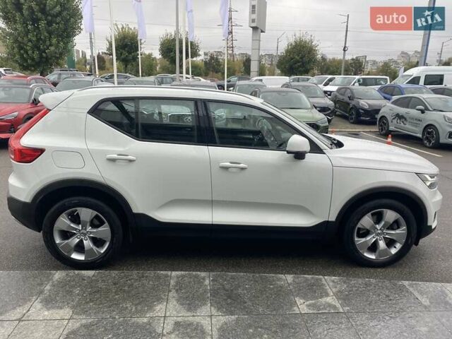 Белый Вольво XC40, объемом двигателя 1.97 л и пробегом 122 тыс. км за 28528 $, фото 6 на Automoto.ua