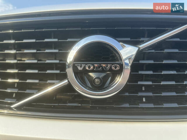 Белый Вольво XC40, объемом двигателя 1.97 л и пробегом 114 тыс. км за 25300 $, фото 13 на Automoto.ua