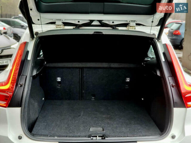 Белый Вольво XC40, объемом двигателя 1.97 л и пробегом 130 тыс. км за 24999 $, фото 16 на Automoto.ua