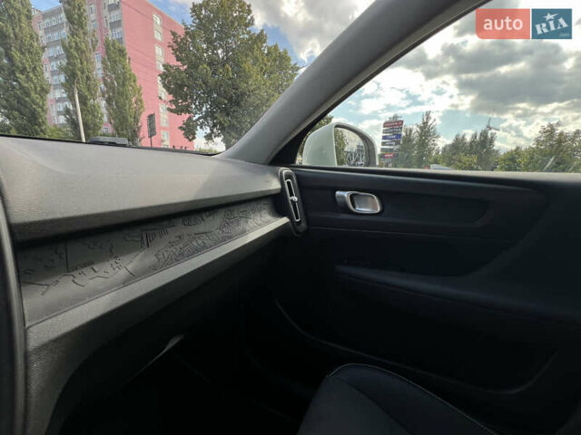 Белый Вольво XC40, объемом двигателя 1.97 л и пробегом 245 тыс. км за 27600 $, фото 17 на Automoto.ua