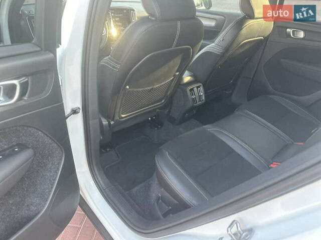 Белый Вольво XC40, объемом двигателя 1.97 л и пробегом 114 тыс. км за 25300 $, фото 19 на Automoto.ua
