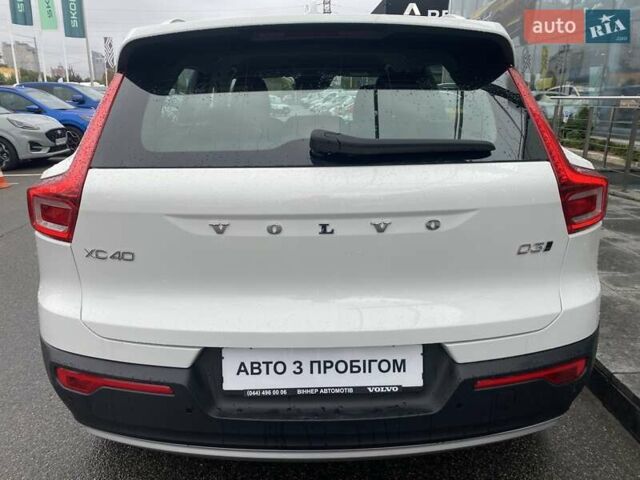 Белый Вольво XC40, объемом двигателя 1.97 л и пробегом 122 тыс. км за 28528 $, фото 4 на Automoto.ua