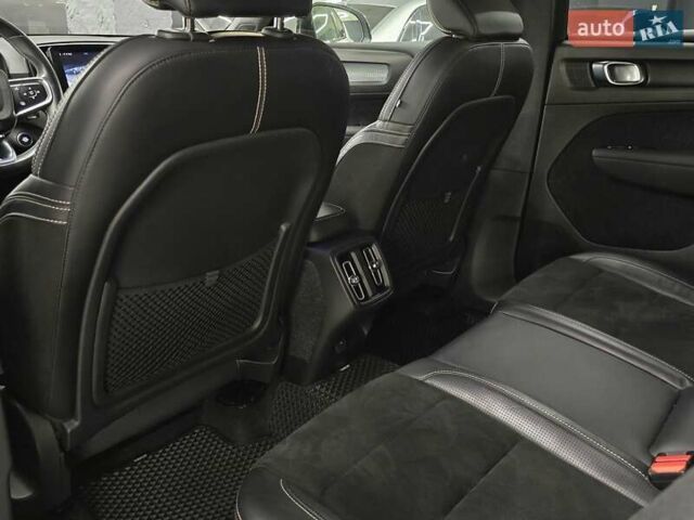 Белый Вольво XC40, объемом двигателя 1.97 л и пробегом 70 тыс. км за 20999 $, фото 24 на Automoto.ua