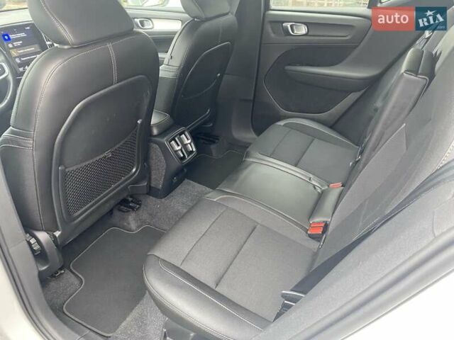 Белый Вольво XC40, объемом двигателя 1.97 л и пробегом 122 тыс. км за 28528 $, фото 9 на Automoto.ua
