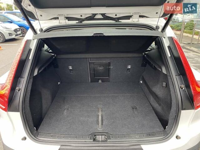 Белый Вольво XC40, объемом двигателя 1.97 л и пробегом 122 тыс. км за 28528 $, фото 14 на Automoto.ua