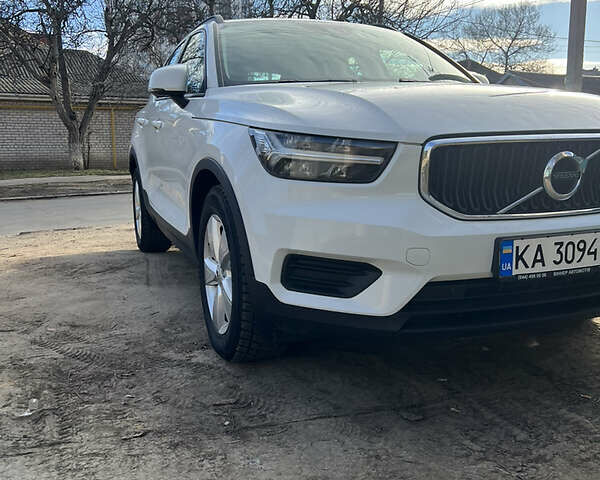 Белый Вольво XC40, объемом двигателя 2 л и пробегом 89 тыс. км за 32500 $, фото 7 на Automoto.ua