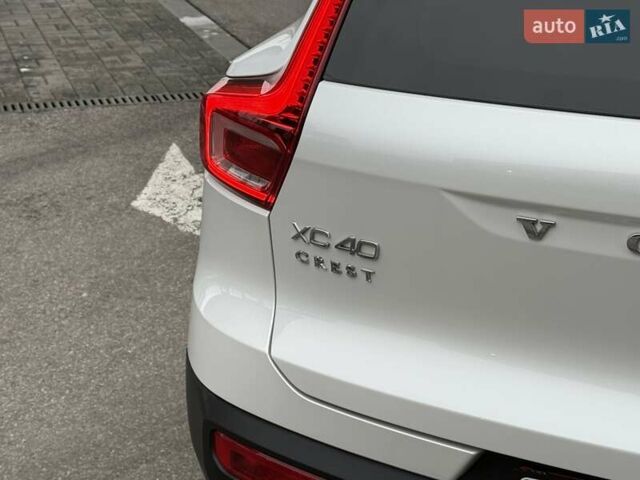 Білий Вольво XC40, об'ємом двигуна 1.97 л та пробігом 78 тис. км за 25800 $, фото 10 на Automoto.ua