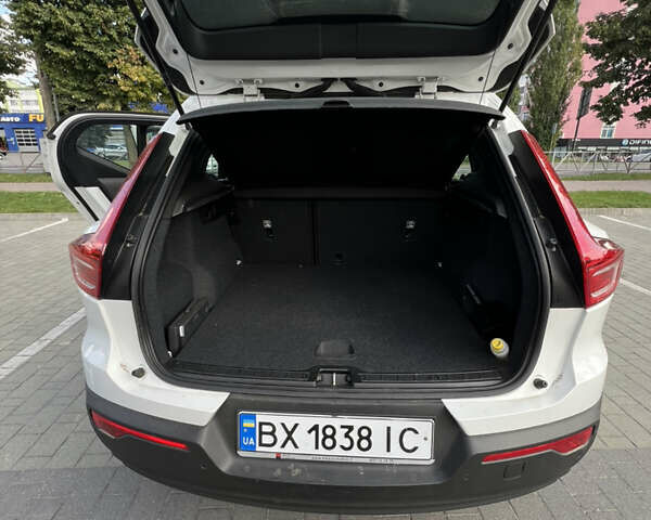 Белый Вольво XC40, объемом двигателя 1.97 л и пробегом 245 тыс. км за 27600 $, фото 15 на Automoto.ua