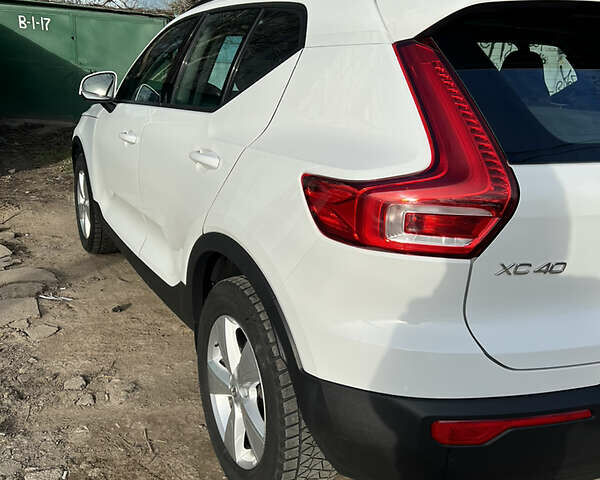 Білий Вольво XC40, об'ємом двигуна 2 л та пробігом 89 тис. км за 32500 $, фото 6 на Automoto.ua