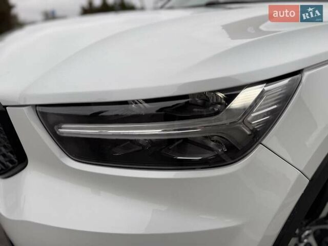 Білий Вольво XC40, об'ємом двигуна 1.97 л та пробігом 78 тис. км за 25800 $, фото 4 на Automoto.ua