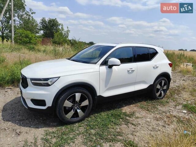 Белый Вольво XC40, объемом двигателя 1.97 л и пробегом 104 тыс. км за 24000 $, фото 15 на Automoto.ua