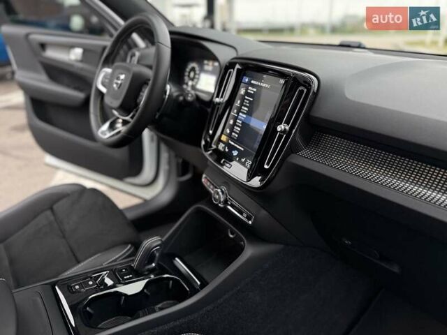Білий Вольво XC40, об'ємом двигуна 1.97 л та пробігом 78 тис. км за 25800 $, фото 30 на Automoto.ua