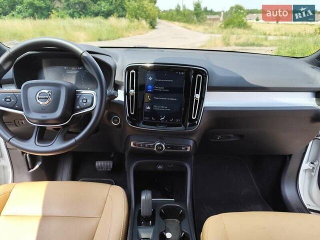 Белый Вольво XC40, объемом двигателя 1.97 л и пробегом 104 тыс. км за 24000 $, фото 5 на Automoto.ua