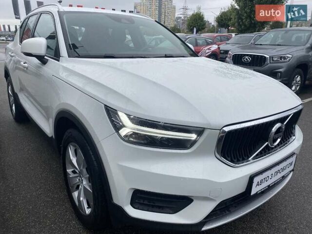 Белый Вольво XC40, объемом двигателя 1.97 л и пробегом 122 тыс. км за 28528 $, фото 7 на Automoto.ua