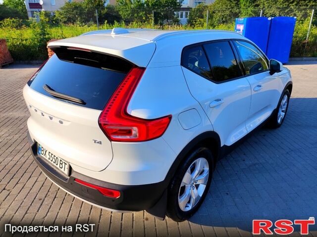 Белый Вольво XC40, объемом двигателя 2 л и пробегом 23 тыс. км за 32000 $, фото 4 на Automoto.ua