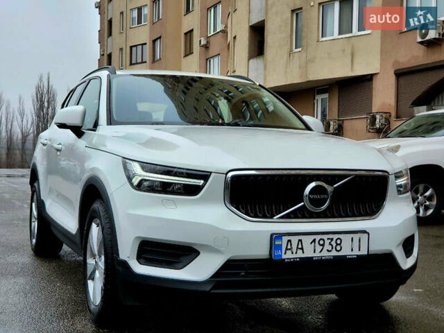 Белый Вольво XC40, объемом двигателя 1.97 л и пробегом 130 тыс. км за 24999 $, фото 1 на Automoto.ua