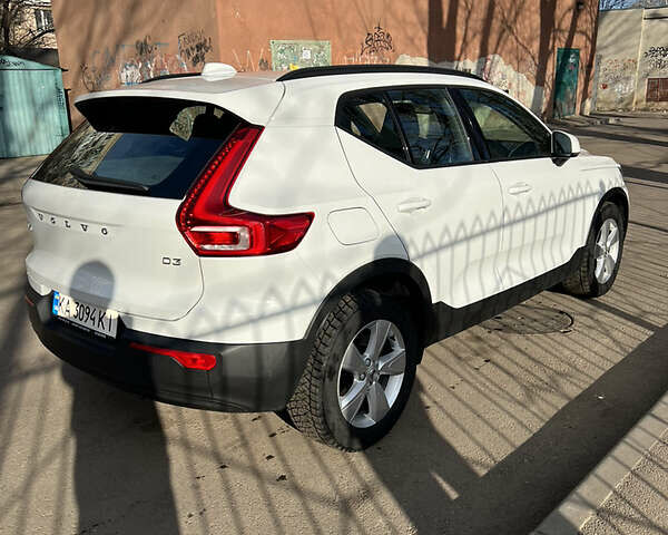 Белый Вольво XC40, объемом двигателя 2 л и пробегом 89 тыс. км за 32500 $, фото 3 на Automoto.ua