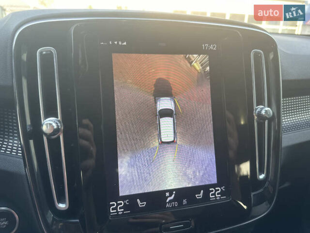 Белый Вольво XC40, объемом двигателя 1.97 л и пробегом 114 тыс. км за 25300 $, фото 23 на Automoto.ua