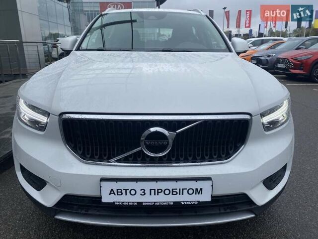 Белый Вольво XC40, объемом двигателя 1.97 л и пробегом 122 тыс. км за 28528 $, фото 1 на Automoto.ua