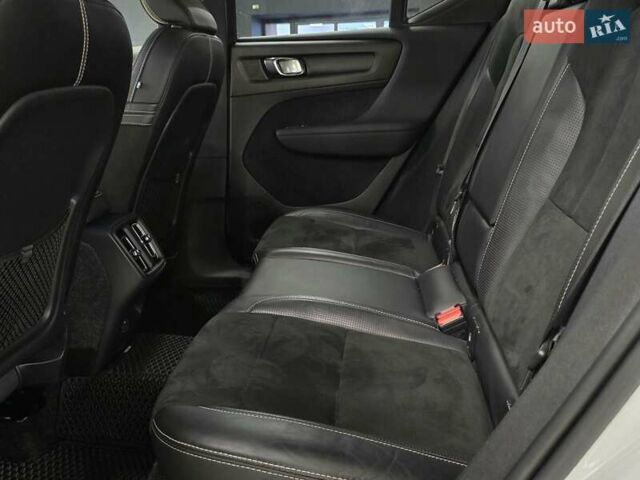 Білий Вольво XC40, об'ємом двигуна 1.97 л та пробігом 70 тис. км за 20999 $, фото 23 на Automoto.ua
