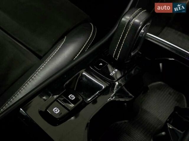 Белый Вольво XC40, объемом двигателя 1.97 л и пробегом 70 тыс. км за 20999 $, фото 17 на Automoto.ua