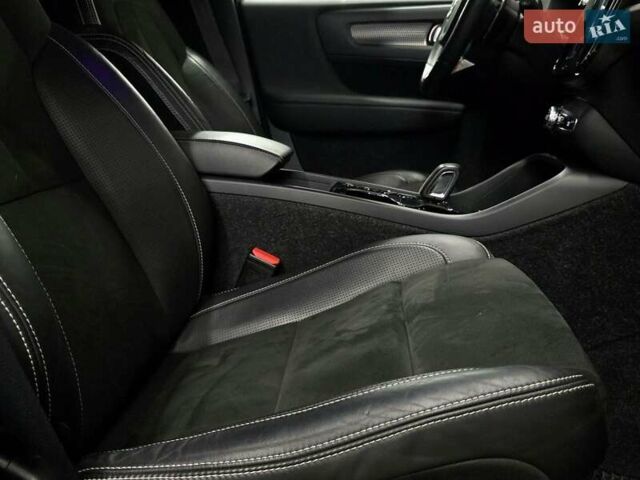 Білий Вольво XC40, об'ємом двигуна 1.97 л та пробігом 70 тис. км за 20999 $, фото 19 на Automoto.ua