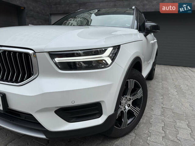 Белый Вольво XC40, объемом двигателя 1.97 л и пробегом 95 тыс. км за 29500 $, фото 5 на Automoto.ua