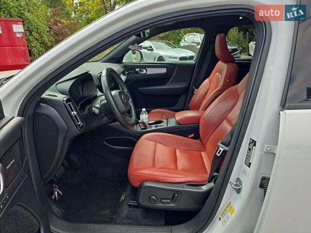 Белый Вольво XC40, объемом двигателя 1.97 л и пробегом 80 тыс. км за 19999 $, фото 1 на Automoto.ua