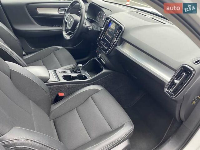 Белый Вольво XC40, объемом двигателя 1.97 л и пробегом 122 тыс. км за 28528 $, фото 11 на Automoto.ua