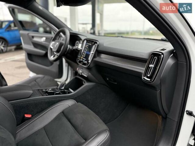 Білий Вольво XC40, об'ємом двигуна 1.97 л та пробігом 78 тис. км за 25800 $, фото 31 на Automoto.ua