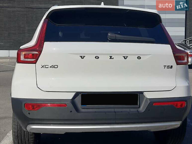 Білий Вольво XC40, об'ємом двигуна 1.97 л та пробігом 70 тис. км за 22000 $, фото 7 на Automoto.ua
