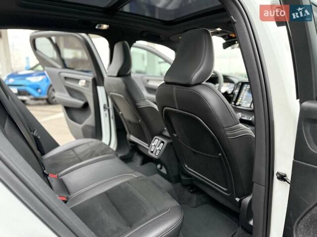 Білий Вольво XC40, об'ємом двигуна 1.97 л та пробігом 78 тис. км за 25800 $, фото 32 на Automoto.ua