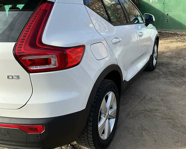 Белый Вольво XC40, объемом двигателя 2 л и пробегом 89 тыс. км за 32500 $, фото 5 на Automoto.ua