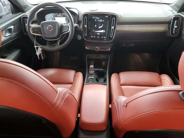 Белый Вольво XC40, объемом двигателя 2 л и пробегом 94 тыс. км за 14400 $, фото 7 на Automoto.ua