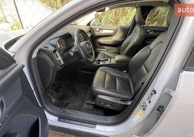 Белый Вольво XC40, объемом двигателя 1.97 л и пробегом 63 тыс. км за 29100 $, фото 16 на Automoto.ua