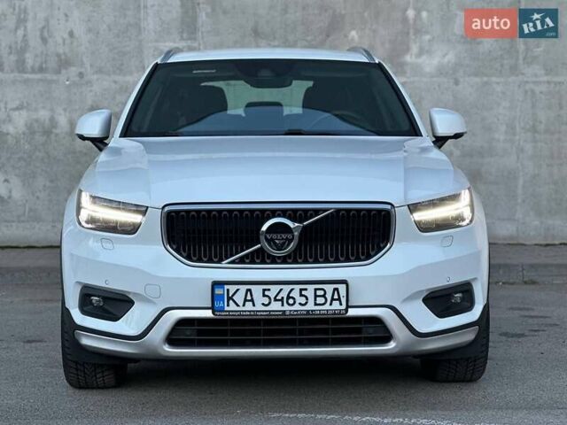 Белый Вольво XC40, объемом двигателя 1.97 л и пробегом 95 тыс. км за 27000 $, фото 4 на Automoto.ua