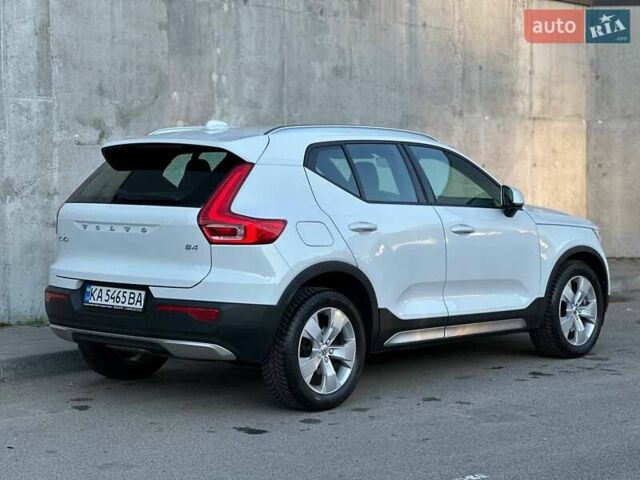 Белый Вольво XC40, объемом двигателя 1.97 л и пробегом 95 тыс. км за 27000 $, фото 5 на Automoto.ua