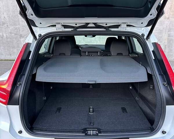 Белый Вольво XC40, объемом двигателя 1.97 л и пробегом 95 тыс. км за 27000 $, фото 38 на Automoto.ua