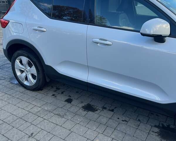 Білий Вольво XC40, об'ємом двигуна 2 л та пробігом 91 тис. км за 23300 $, фото 9 на Automoto.ua
