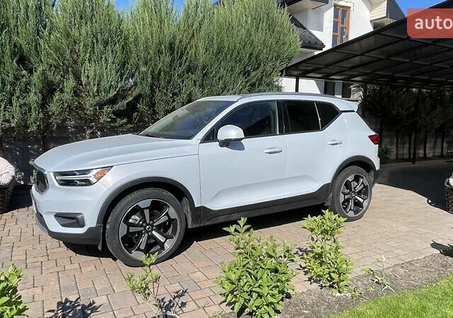 Белый Вольво XC40, объемом двигателя 1.97 л и пробегом 63 тыс. км за 29100 $, фото 5 на Automoto.ua